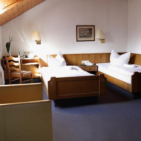 Autobahnraststatte Und Hotel Riedener Wald Ost 豪森 外观 照片