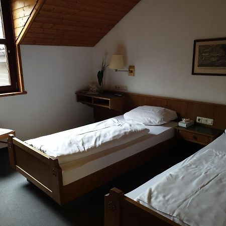 Autobahnraststatte Und Hotel Riedener Wald Ost 豪森 外观 照片