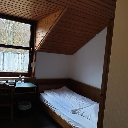 Autobahnraststatte Und Hotel Riedener Wald Ost 豪森 外观 照片