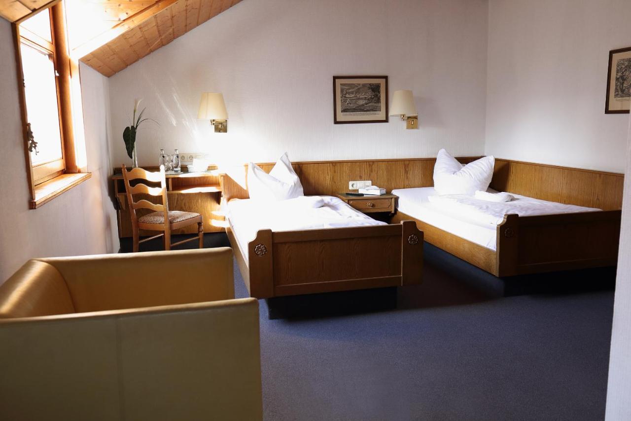 Autobahnraststatte Und Hotel Riedener Wald Ost 豪森 外观 照片