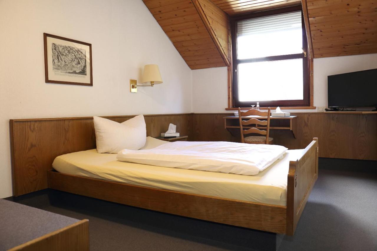 Autobahnraststatte Und Hotel Riedener Wald Ost 豪森 外观 照片