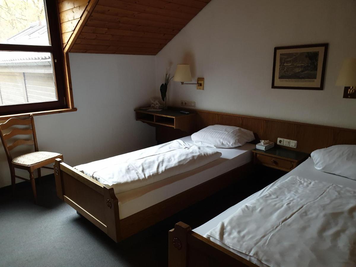 Autobahnraststatte Und Hotel Riedener Wald Ost 豪森 外观 照片