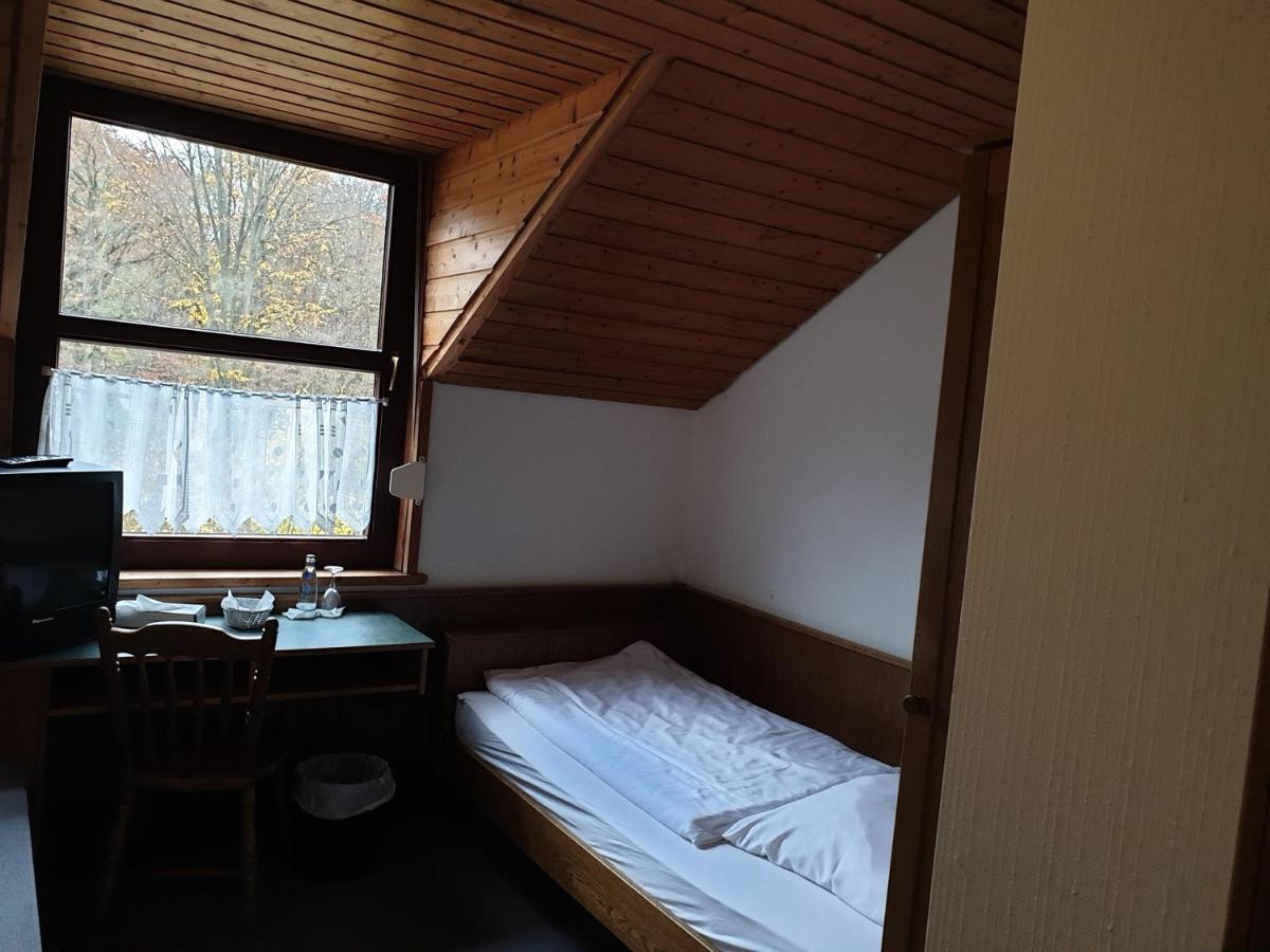 Autobahnraststatte Und Hotel Riedener Wald Ost 豪森 外观 照片