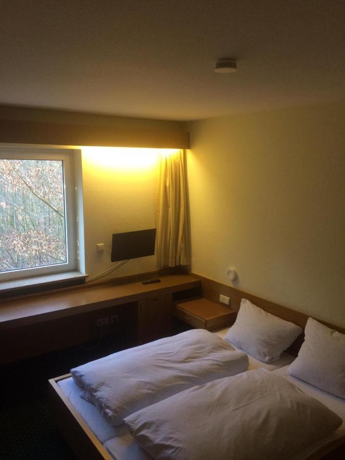 Autobahnraststatte Und Hotel Riedener Wald Ost 豪森 外观 照片